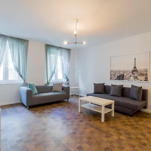 Nena Hermannplatz 3*, Berlín Německo